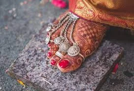 Behold The Beauty of Bichiya: The Significance Of Toe Rings In The Indian Bridal Look 